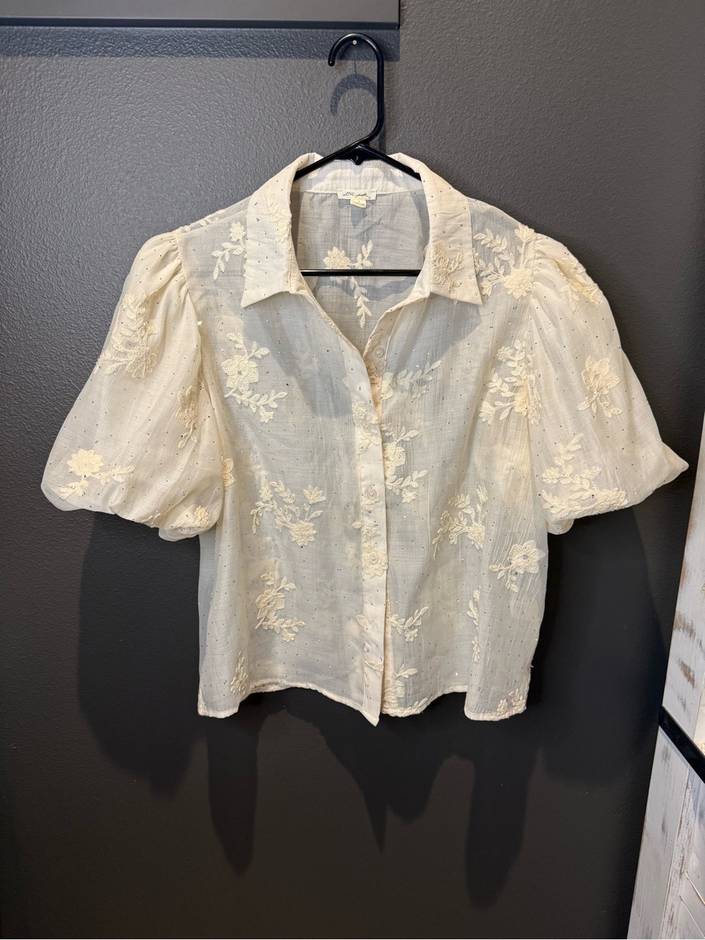 Ultra Pink Cream Floral Puff-Sleeve Button-Down Blouse